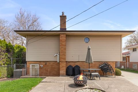 Tiny photo for Westchester, IL 60154 (MLS # 12616406)