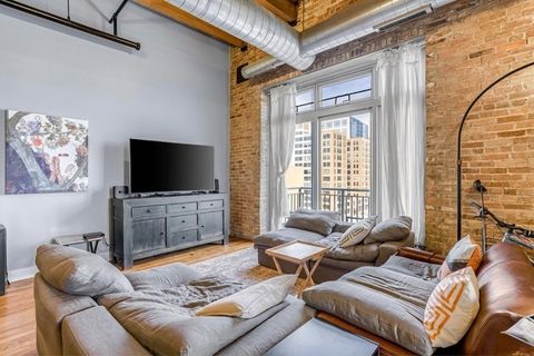 Tiny photo for 770 W Gladys Avenue #601, Chicago, IL 60661 (MLS # 12600532)