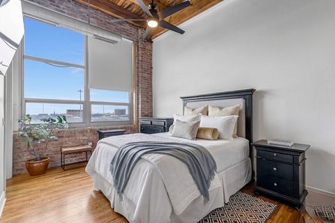 Tiny photo for 770 W Gladys Avenue #601, Chicago, IL 60661 (MLS # 12600532)