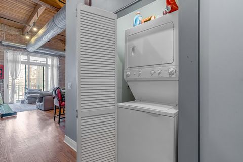 Tiny photo for 770 W Gladys Avenue #601, Chicago, IL 60661 (MLS # 12600532)