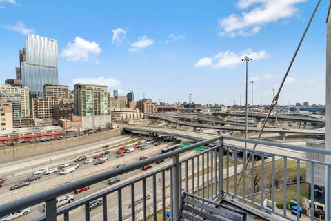 Tiny photo for 770 W Gladys Avenue #601, Chicago, IL 60661 (MLS # 12600532)