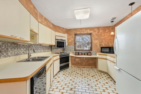 Tiny photo for 5608 S Gilbert Avenue, La Grange Highlands, IL 60525 (MLS # 12573088)