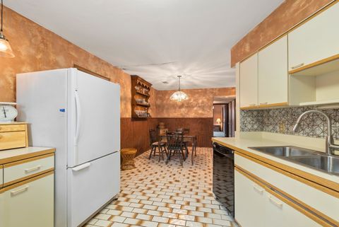 Tiny photo for 5608 S Gilbert Avenue, La Grange Highlands, IL 60525 (MLS # 12573088)