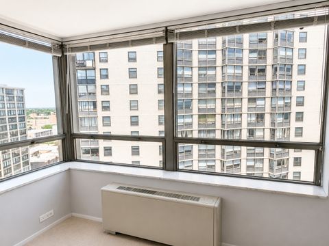 Tiny photo for 5701 N Sheridan Road #16N, Chicago, IL 60660 (MLS # 12684708)