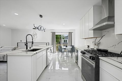 Tiny photo for 336 Westwood Court #336, Vernon Hills, IL 60061 (MLS # 12459976)