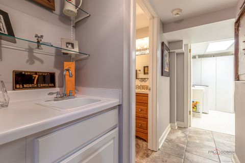Tiny photo for 2 Court of Fox River Valley, Lincolnshire, IL 60069 (MLS # 12625747)