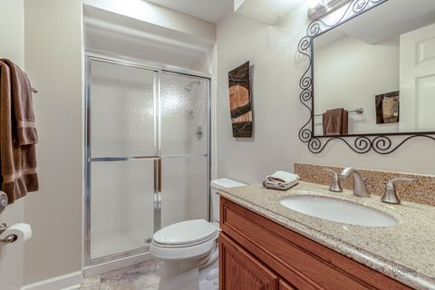 Tiny photo for 2 Court of Fox River Valley, Lincolnshire, IL 60069 (MLS # 12625747)