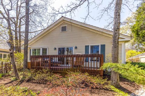 Tiny photo for 2 Court of Fox River Valley, Lincolnshire, IL 60069 (MLS # 12625747)