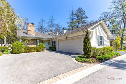 Photo of 2 Court of Fox River Valley, Lincolnshire, IL 60069 (MLS # 12625747)