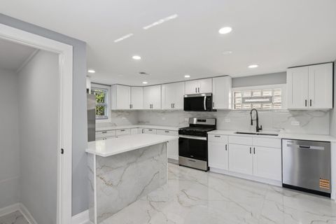 Tiny photo for 432 N Lawndale Avenue, Chicago, IL 60624 (MLS # 12502488)