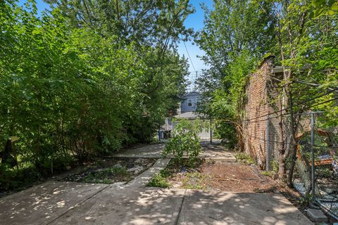 Tiny photo for 432 N Lawndale Avenue, Chicago, IL 60624 (MLS # 12502488)