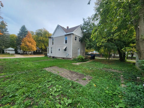 Tiny photo for 823 E Market Street, Bloomington, IL 61701 (MLS # 12793312)