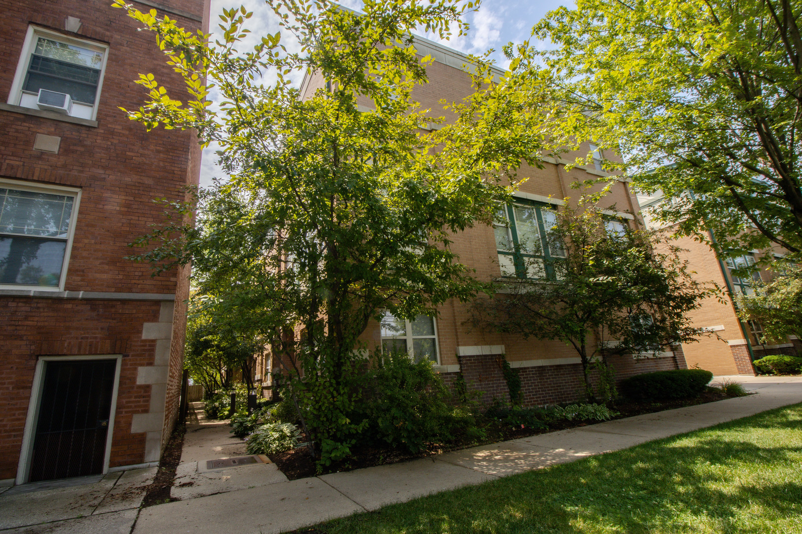 255 SOUTH Boulevard 19
