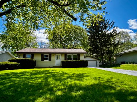 Photo of 425 11TH Street, Pecatonica, IL 61063 (MLS # 12633268)