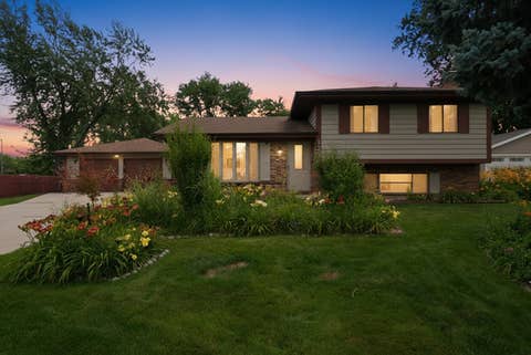 Photo of 127 Barrett Lane, Schaumburg, IL 60193 (MLS # 12735440)