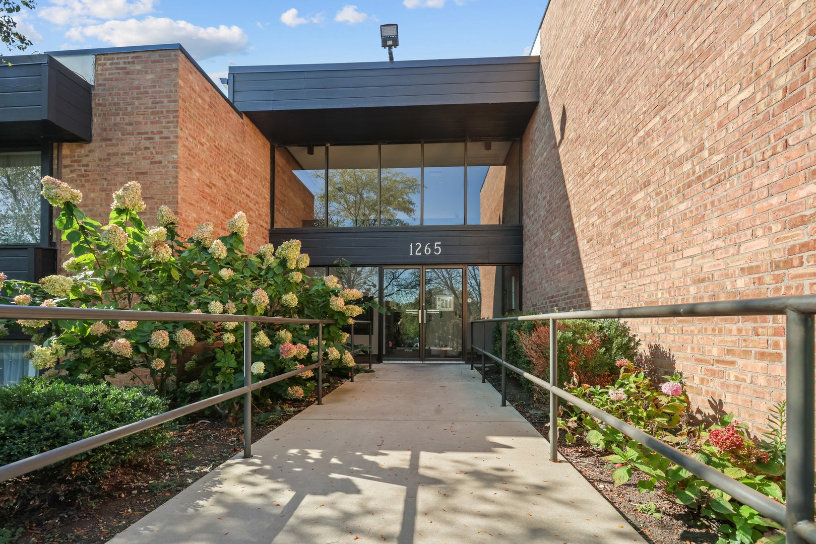 1265 N Sterling Avenue 204