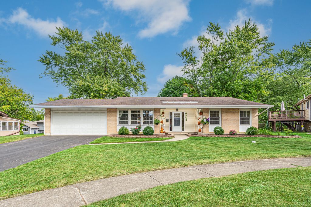 Photo for 6703 Carpenter Court, Woodridge, IL 60517 (MLS # 12505120)