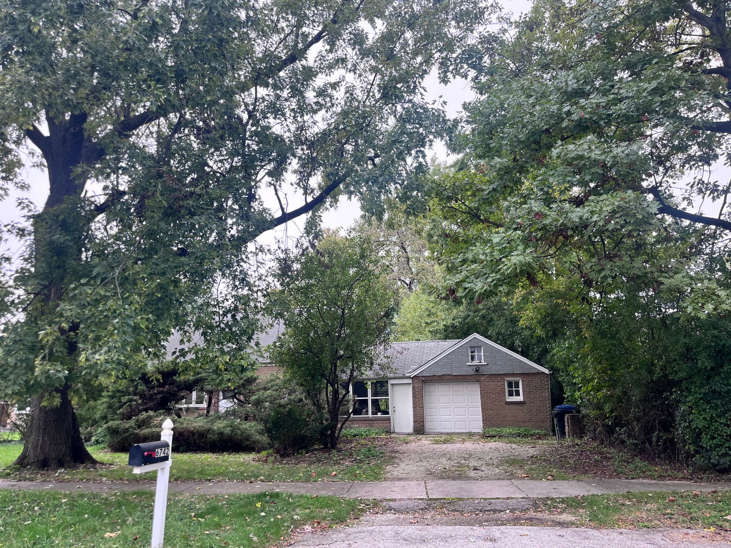 6742 S 79th Avenue