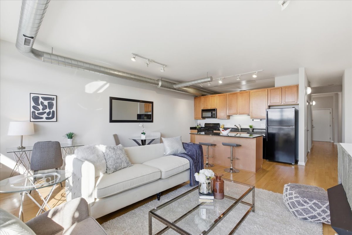 1200 W MONROE Street 716