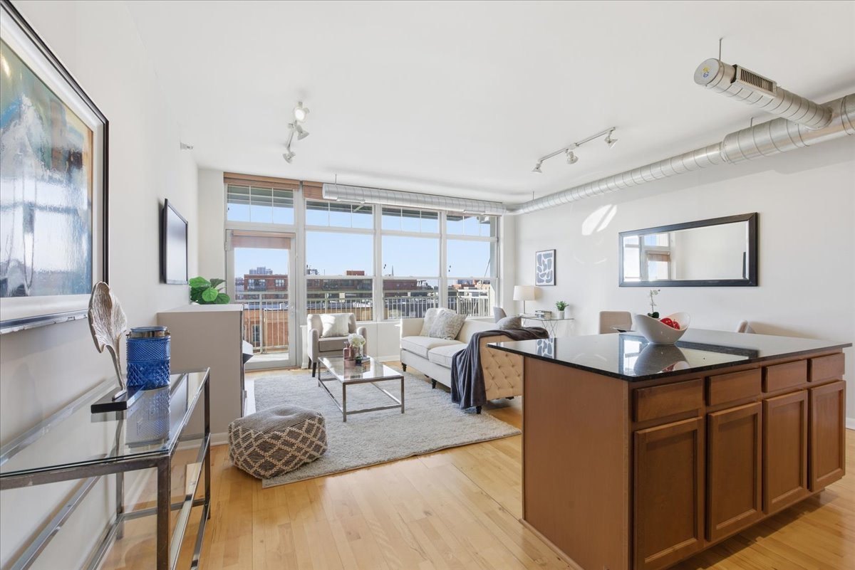 1200 W MONROE Street 716