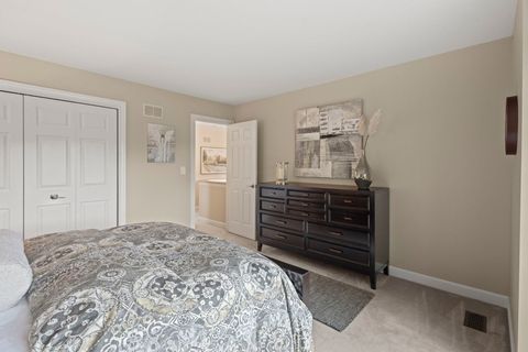 Tiny photo for 27634 Primrose Lane N, Mundelein, IL 60060 (MLS # 12463203)