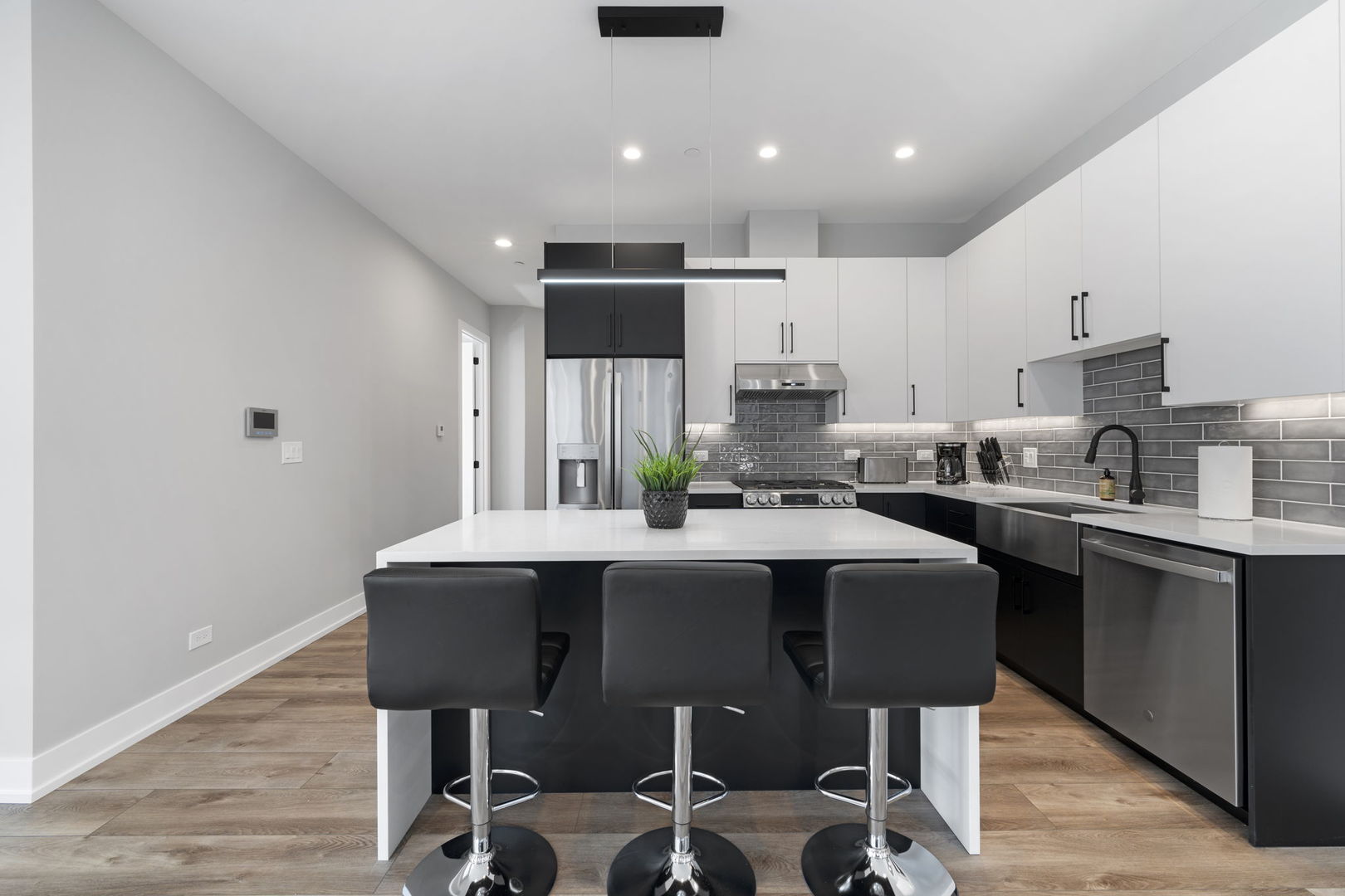 1606 S Ashland Avenue 401