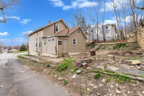 Tiny photo for 617 Warren Street, Davenport, IA 52802 (MLS # 12605247)