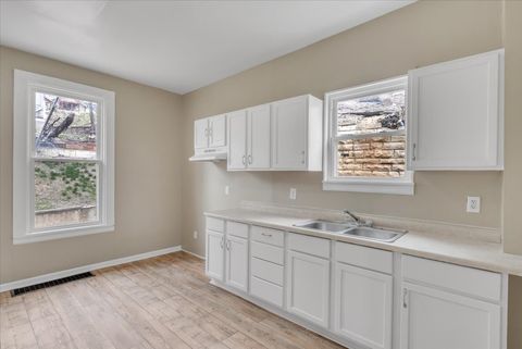 Tiny photo for 617 Warren Street, Davenport, IA 52802 (MLS # 12605247)