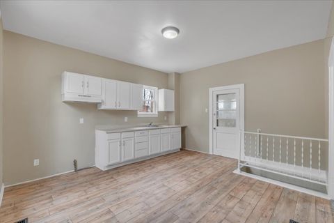 Tiny photo for 617 Warren Street, Davenport, IA 52802 (MLS # 12605247)