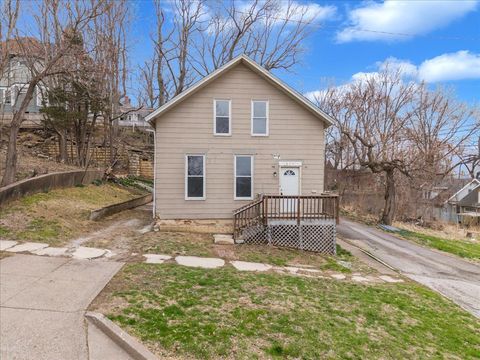 Photo of 617 Warren Street, Davenport, IA 52802 (MLS # 12605247)
