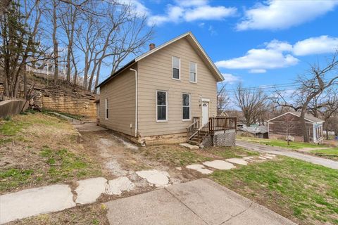 Tiny photo for 617 Warren Street, Davenport, IA 52802 (MLS # 12605247)
