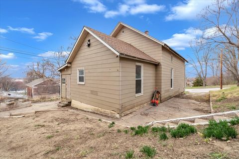 Tiny photo for 617 Warren Street, Davenport, IA 52802 (MLS # 12605247)