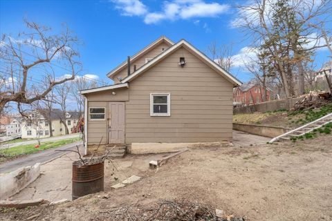 Tiny photo for 617 Warren Street, Davenport, IA 52802 (MLS # 12605247)