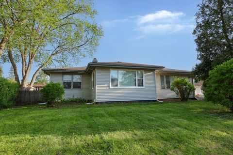 Photo of 2414 Garden Street, Joliet, IL 60435 (MLS # 12681907)