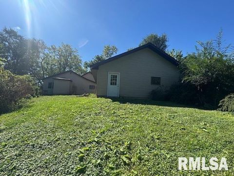 Tiny photo for 320 30TH Avenue N, Clinton, IA 52732 (MLS # QC4267740)