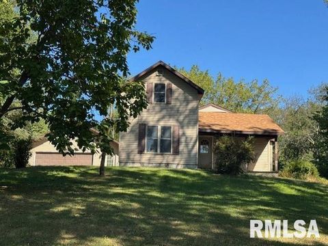 Photo of 320 30TH Avenue N, Clinton, IA 52732 (MLS # QC4267740)