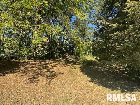 Tiny photo for 320 30TH Avenue N, Clinton, IA 52732 (MLS # QC4267740)