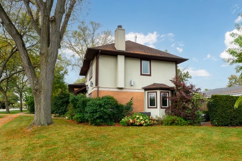 Tiny photo for 301 Kilpatrick Avenue, Wilmette, IL 60091 (MLS # 12789705)