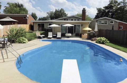 Tiny photo for 42 W Taylor Road, Lombard, IL 60148 (MLS # 12523685)