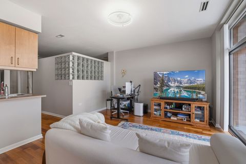 Tiny photo for 1572 Maple Avenue #501, Evanston, IL 60201 (MLS # 12492486)