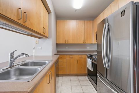 Tiny photo for 1572 Maple Avenue #501, Evanston, IL 60201 (MLS # 12492486)