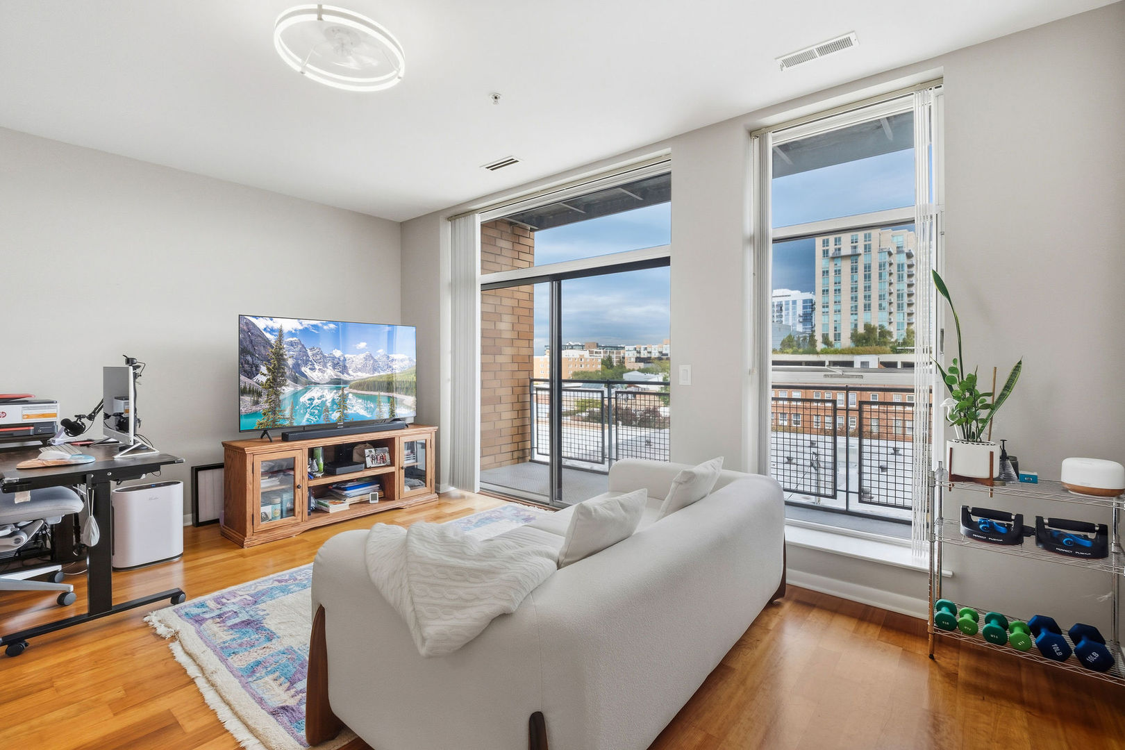 1572 Maple Avenue 501