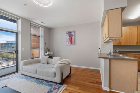 Tiny photo for 1572 Maple Avenue #501, Evanston, IL 60201 (MLS # 12492486)