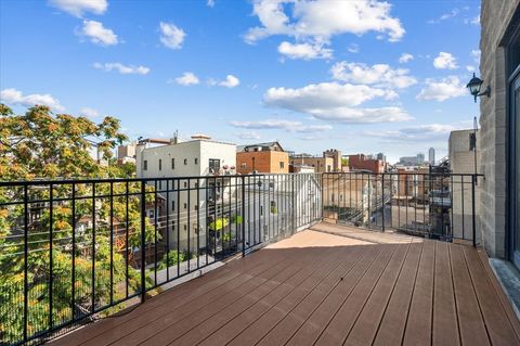 Tiny photo for 920 W Barry Avenue #5, Chicago, IL 60657 (MLS # 12462764)
