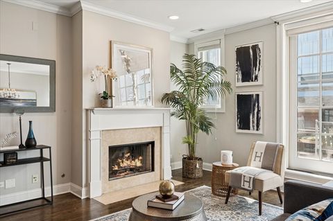 Tiny photo for 920 W Barry Avenue #5, Chicago, IL 60657 (MLS # 12462764)