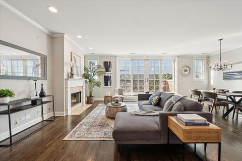Tiny photo for 920 W Barry Avenue #5, Chicago, IL 60657 (MLS # 12462764)