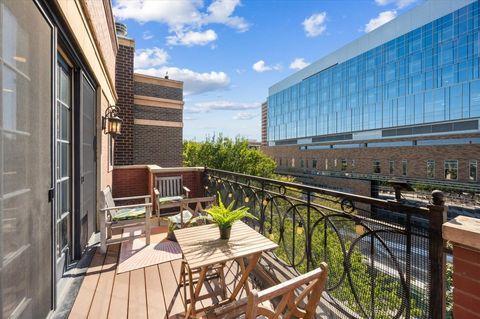 Tiny photo for 920 W Barry Avenue #5, Chicago, IL 60657 (MLS # 12462764)