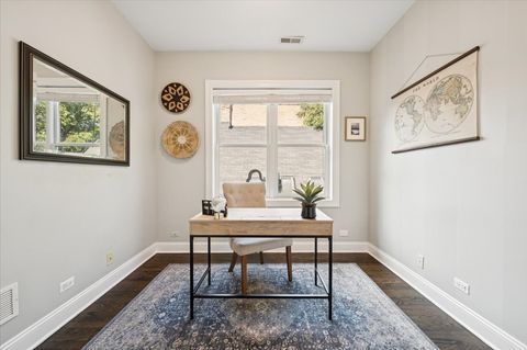 Tiny photo for 920 W Barry Avenue #5, Chicago, IL 60657 (MLS # 12462764)