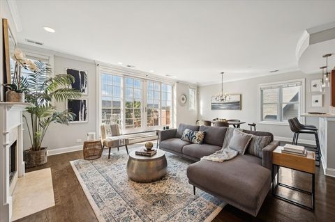 Tiny photo for 920 W Barry Avenue #5, Chicago, IL 60657 (MLS # 12462764)