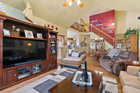 Tiny photo for 910 Cynthia Lane, Lake In The Hills, IL 60156 (MLS # 12620631)